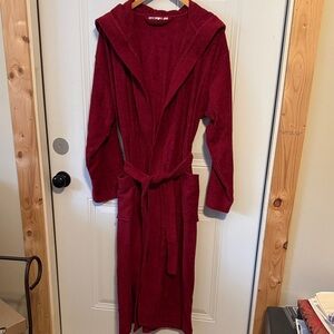 Arus Cozy Crimson Hooded Bathrobe